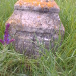 Piatra istorica in cimitir